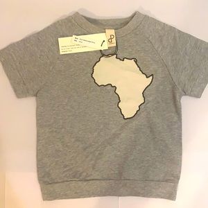 NWT. Short sleeve sweatshirt size 4-5